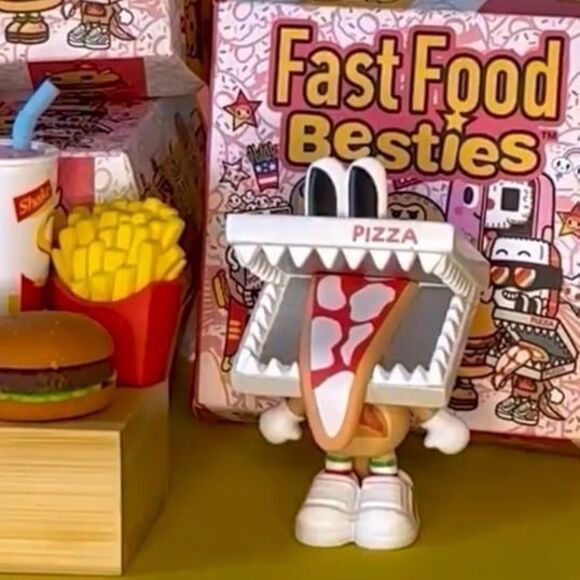 tokidoki Pizzasaurus from Fast Food Besties Series - Picture 1 of 4